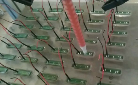 電源灌膠機(jī)是如何實(shí)現(xiàn)灌膠的？